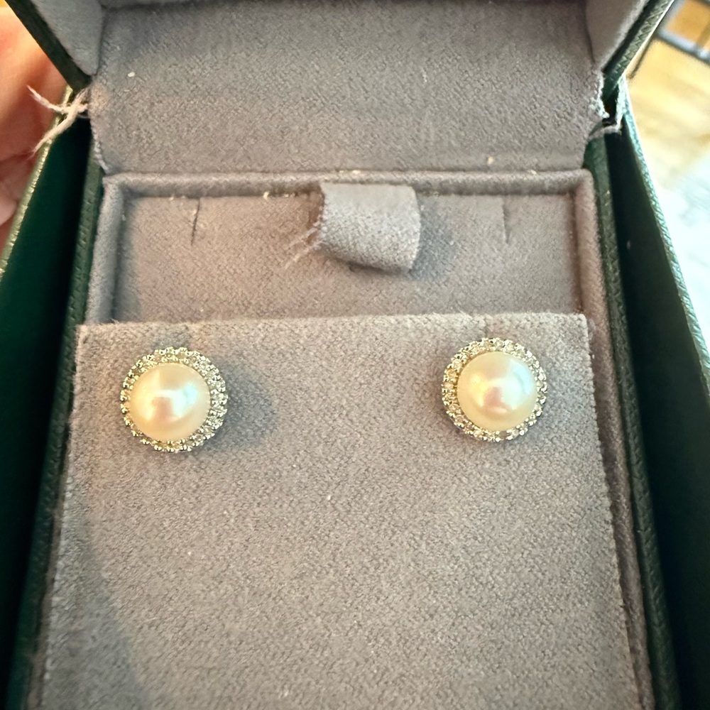 Elegant Diamond and Pearl Stud Earrings